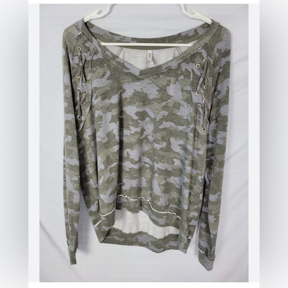 womens camo long sleeve shirt .